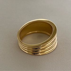 Vanessa Mooney Ribbed Ring Size 7 Gold Plated